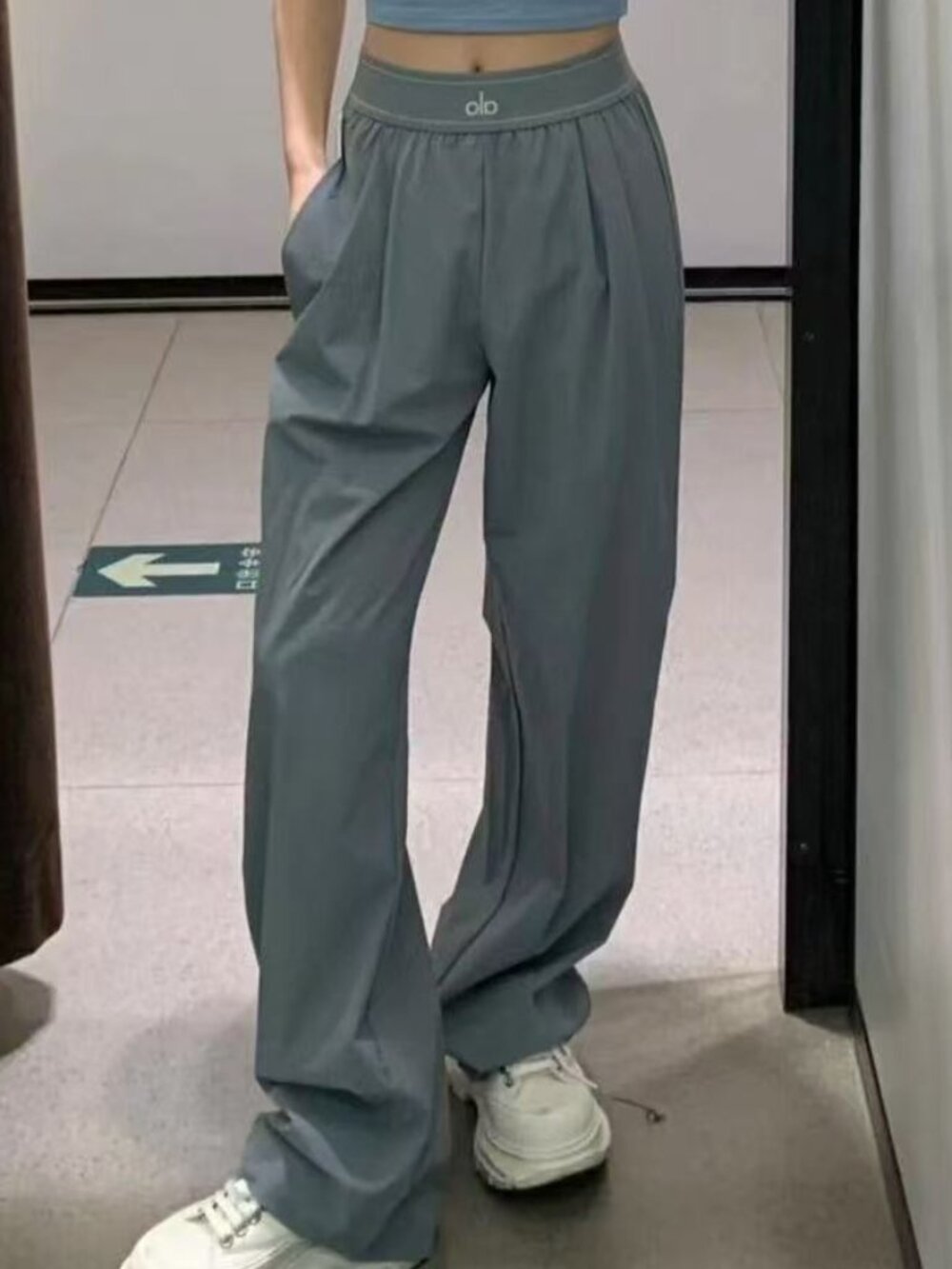 NWT 😉 Steel Grey ALO Yoga High Waisted Pants | 30" Inseam💕 Soft Neutral - Picture 7 of 7